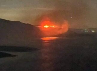 Σάμος: Σε εξέλιξη η φωτιά στο ακρωτήριο Πράσο – Ολοκληρώθηκε επιχείρηση διάσωσης μεταναστών