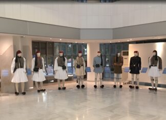Η ιστορική διαδρομή της ένδοξης φουστανέλας – Στολές Ευζώνων εκτίθενται στη Λάρισα (video)
