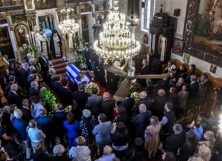 Βάσω Παπανδρέου: Το τελευταίο αντίο στην πρώην υπουργό – Πλήθος στελεχών του ΠΑΣΟΚ δίνουν το παρών