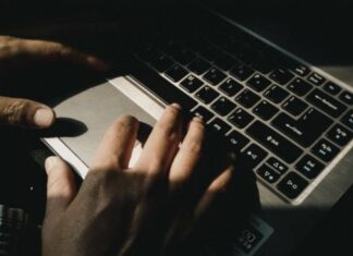 Απατεώνες χακάρουν λογαριασμούς στα social media ζητώντας χρήματα από «φίλους»: Η συμβουλή της αστυνομίας