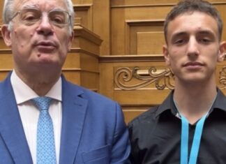 Μαθητής του Γενικού Λυκείου Τυρνάβου στη Βουλή