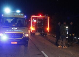 Λάρισα: Σφοδρή μετωπική σύγκρουση με έναν νεκρό και τραυματίες έξω από τον Τύρναβο