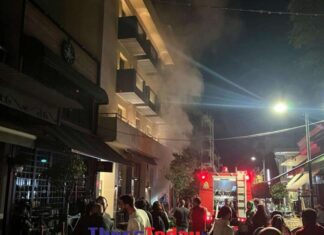 Φωτιά σε κατάστημα εστίασης στη Λάρισα τα ξημερώματα (video)