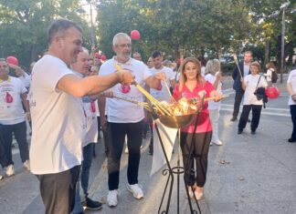 Λαμπαδηδρόμοι άναψαν τη φλόγα της αγάπης στην Λάρισα – ΦΩΤΟ