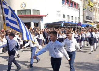 Δείτε ολόκληρη τη μαθητική παρέλαση στη Λάρισα μέσα από φωτογραφίες