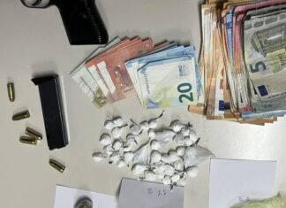 Περιστέρι: Έκρυβαν κοκαΐνη και κάνναβη ακόμα και στο χερούλι της πόρτας του ΙΧ που οδηγούσαν – Δύο συλλήψεις