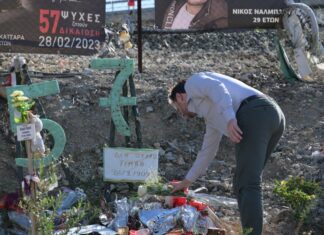 Νίκος Ανδρουλάκης: Στον τόπο της σιδηροδρομικής τραγωδίας των Τεμπών