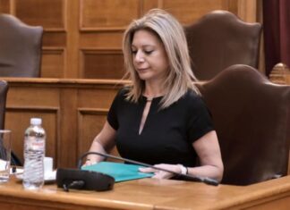 Τέμπη-Καρυστιανού: «Γιατί κρύβουν ότι υπήρχαν ζωντανοί που πέθαναν λόγω εκρήξεων και φωτιάς;»