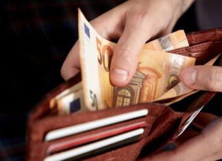 Ήθελε να δώσει 500€ σε Βολιώτισσα και στο τέλος…την έβρισε