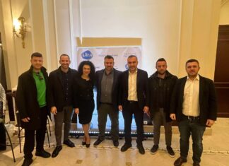 Ο υποψήφιος πρόεδρος του Επιμελητηρίου Λάρισας και επικεφαλής της «ΕΠΑΝΕΚΚΙΝΗΣΗΣ» κ. Δημήτρης Παπαλέξηςστην «Ημέρα Καριέρας».