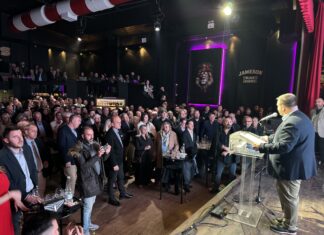 Λάρισα: Το ψηφοδέλτιο της Επανεκκίνησης παρουσίασε ο Δημήτρης Παπαλέξης ζητώντας νίκη πλειοψηφίας (ΦΩΤΟ – ΒΙΝΤΕΟ)