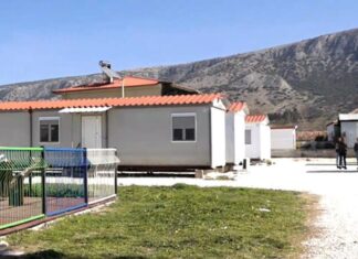 Λάρισα: Οικογένειες κατοικούν σε κοντέινερ και επικίνδυνα σπίτια- Ταχύτατες λύσεις ζητούν οι σεισμοπαθείς