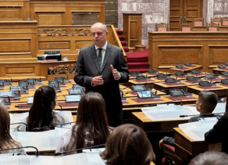 Τους μαθητές του Δημοτικού Σχολείου Φαλάνης υποδέχθηκε στη Βουλή ο Χρήστος Καπετάνος