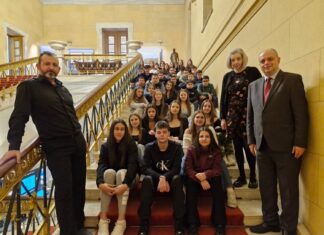 Μαθητές του 15ου Γυμνασίου Λάρισας στη Βουλή