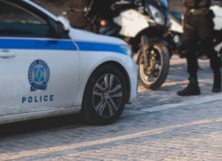 Ανήλικα αδέρφια έκλεψαν καφετέρια από περιοχή της Λάρισας – Συνελήφθη ένα κορίτσι και ο παππούς