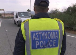 Λάρισα: Εκτροπή οχήματος στην Μελούνα έκλεισε τον δρόμο