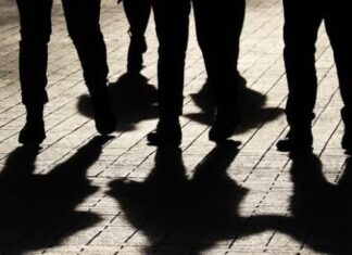 Βόλος: Ομάδα νεαρών επιτέθηκε και ξυλοκόπησε 17χρονο – Μεταφέρθηκε στο νοσοκομείο