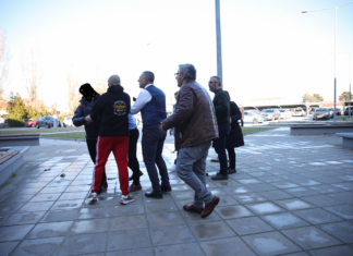Λάρισα: Συγγενείς θυμάτων των Τεμπών επιτέθηκαν στον Αγοραστό – BINTEO