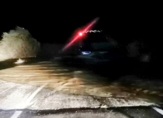 Κακοκαιρία: Εγκλωβίστηκε αυτοκίνητο σε φουσκωμένη ιρλανδική διάβαση στον δρόμο Δολίχης – Σαρανταπόρου