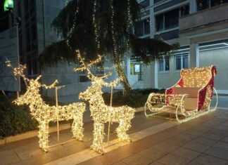 Με παρουσιαστή τον Χρήστο Φερεντίνο η χριστουγεννιάτικη παρέλαση αρμάτων Christmas Parade, την παραμονή των Χριστουγέννων στη Λάρισα
