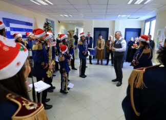 Έψαλαν τα πρωτοχρονιάτικα κάλαντα στον περιφερειάρχη Θεσσαλίας – Κουρέτας: Ας σταθούμε δίπλα σε όσους το έχουν πραγματικά ανάγκη
