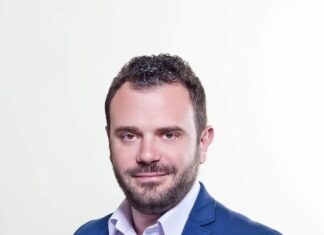 Ο Θάνος Αδαμόπουλος για τον νέο παιδότοπο στην Αιόλου: «Τα έργα δεν είναι καμιάς Δημοτικής Αρχής – Σημασία το γέλιο των παιδιών»