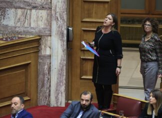 Άγριο επεισόδιο Κωνσταντοπούλου και Λαμπρούλη στη Βουλή: «Είστε δεκανίκι» – «Δεν ξέρετε την τύφλα σας»