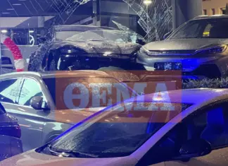 Μητέρα και o 17χρονος γιος της ήταν στο ηλεκτρικό αυτοκίνητο που «κατέβασε» τζαμαρία