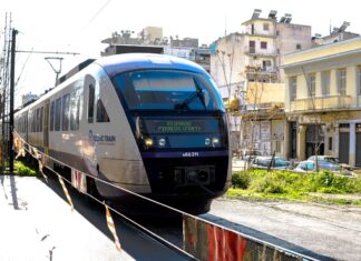 Κλειστή η ακόμα η σήραγγα στα Τέμπη – Με λεωφορεία μετά τη Λάρισα – Πότε ανοίγει