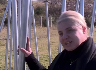 Άλμα Λάττα: Οργή για την αφαίρεση του συμβολικού έργου στα Τέμπη – «Το καθένα από τα καρφιά είναι γεμάτο αίμα και πόνο»