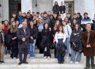 Λιακούλη με μαθητές και μαθήτριες Γυμνασίου Νίκαιας: «Η ελπίδα έρχεται στη Βουλή, μαζί με τους μαθητές μας…»