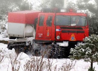 Λάρισα: Σε συναγερμό οι αρχές, εγκλωβίστηκαν αυτοκίνητα στα χιόνια σε χωριά