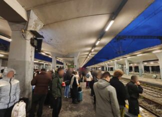 Ανατριχιαστικό: Πλημμύρισε σήραγγα στα Τέμπη και το τρένο μένει καθηλωμένο – ΒΙΝΤΕΟ