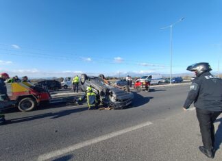 Λάρισα: Δείτε φωτογραφίες από το τρομακτικό τροχαίο με τους τέσσερις τραυματίες στη Νέα Σμύρνη