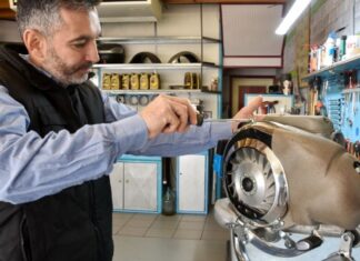 Ο Λαρισαίος που δίνει νέα «ζωή» στην θρυλική κλασική κυρία… – ΦΩΤΟ