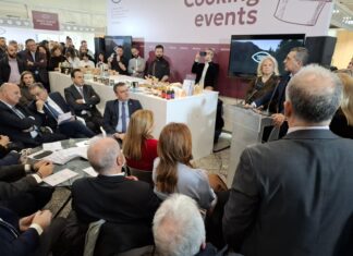 Η έκθεση με τα ΠΟΠ – ΠΓΕ Προϊόντα της Θεσσαλικής γης άνοιξε τις πύλες της στην Αθήνα – Εγκαίνια στο Μετρό του Συντάγματος (ΦΩΤΟ)