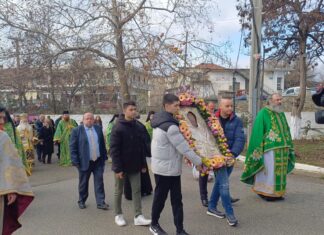 Παρουσία πλήθους πιστών και του δημάρχου Αθηναίων ο λαμπρός εορτασμός των Αγίων Αντωνίων στην Αγιά (ΦΩΤΟ)