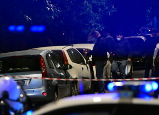 Βόλος: Πλάκωσε στο ξύλο τη θεία του και η οικογένειά της τραβούσαν φωτογραφίες και βίντεο