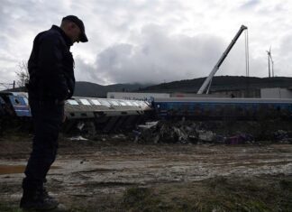 Τέμπη: 27 άνθρωποι επέζησαν της σύγκρουσης αλλά πέθαναν από τη φωτιά – «Κόλαφος» η έκθεση του Κοκοτσάκη