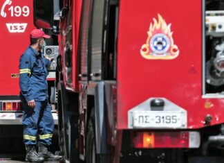 Λάρισα: Συναγερμός στην πυροσβεστική – Λαμπάδιασε διαμέρισμα με ένα άτομο μέσα