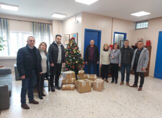 Το 1ο Πειραματικό Γυμνάσιο Λάρισας παρέδωσε τρόφιμα στο Κοινωνικό Παντοπωλείο