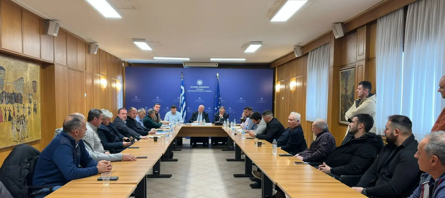 Συνάντηση αγροτικών συνεταιρισμών Τυρνάβου με Τσιάρα: Ο πρωτογενής τομέας δεν είναι απλώς αριθμοί, είναι άνθρωποι 1 Συνάντηση αγροτικών συνεταιρισμών Τυρνάβου με Τσιάρα: Ο πρωτογενής τομέας δεν είναι απλώς αριθμοί, είναι άνθρωποι