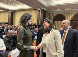 Λάρισα: Κοσμοπλημμύρα στη βασιλόπιτα του Χρήστου Καπετάνου με κεντρική προσκεκλημένη την υπουργό Νίκη Κεραμέως (ΦΩΤΟ)