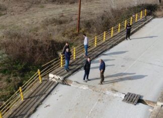 Στην κατεστραμμένη γέφυρα του Παλαιόπυργου ο Β. Κόκκαλης: «Εμπαιγμός και κοροϊδία οι εξαγγελίες της κυβέρνησης για κατασκευή νέας γέφυρας»