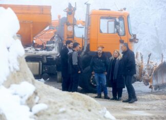 Λάρισα: Χωρίς προβλήματα και με καθαρό οδικό δίκτυο το κύμα χιονοπτώσεων – Επιχειρούν 21 μηχανήματα