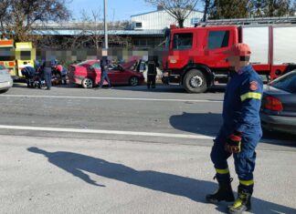 Συναγερμός για τροχαίο έξω από τη Λάρισα (ΦΩΤΟ)