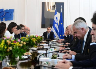 «Αντίδοτο» στα Τέμπη ο ανασχηματισμός – Ποιοι φεύγουν, ποιοι έρχονται, αλλαγές και στο Μαξίμου