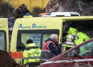 Τέμπη 2 χρόνια μετά: Διασώστες της Λάρισας περιγράφουν τα πρώτα λεπτά μετά την τραγωδία – «Μας έφερε γλυκά κι έφυγε να κηδέψει την κόρη της»