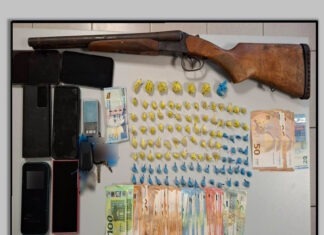 Λάρισα: Αστυνομική επιχείρηση στον Τύρναβο και τέσσερις συλλήψεις για ναρκωτικά και όπλα