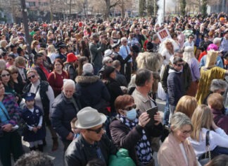 Χαμός τις Απόκριες στη Λάρισα: Τρικούβερτο γλέντι, μπουλούκια, γαϊτανάκια και περισσότερες φωτιές!